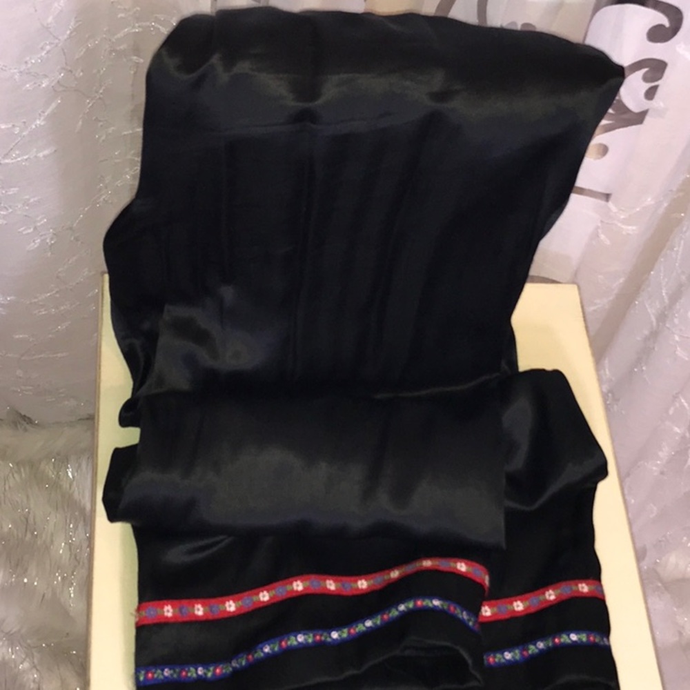 Sweet satin pants 🍎